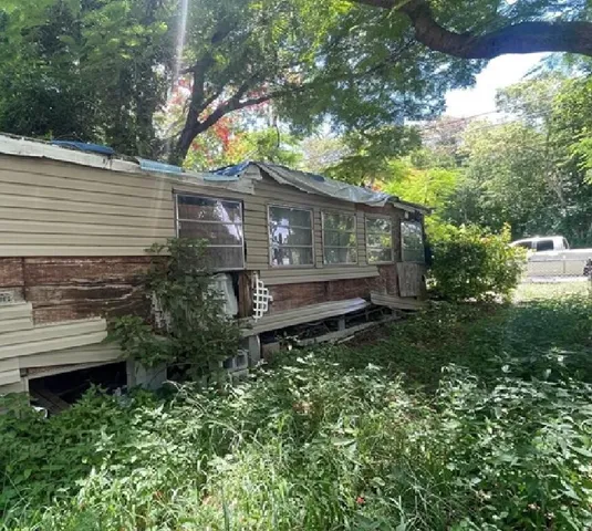 a view of a back yard with a house