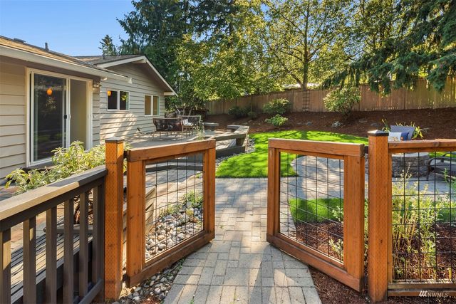 a front view of house with yard