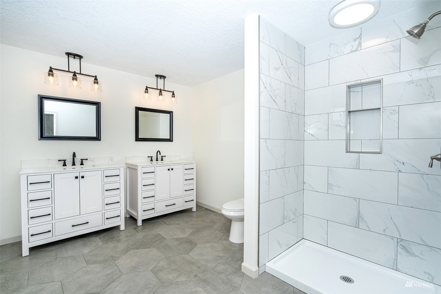 1861 Bishop Road Chehalis, WA 98532 - Photo 15 of 38 a bathroom with double sink and a mirror
