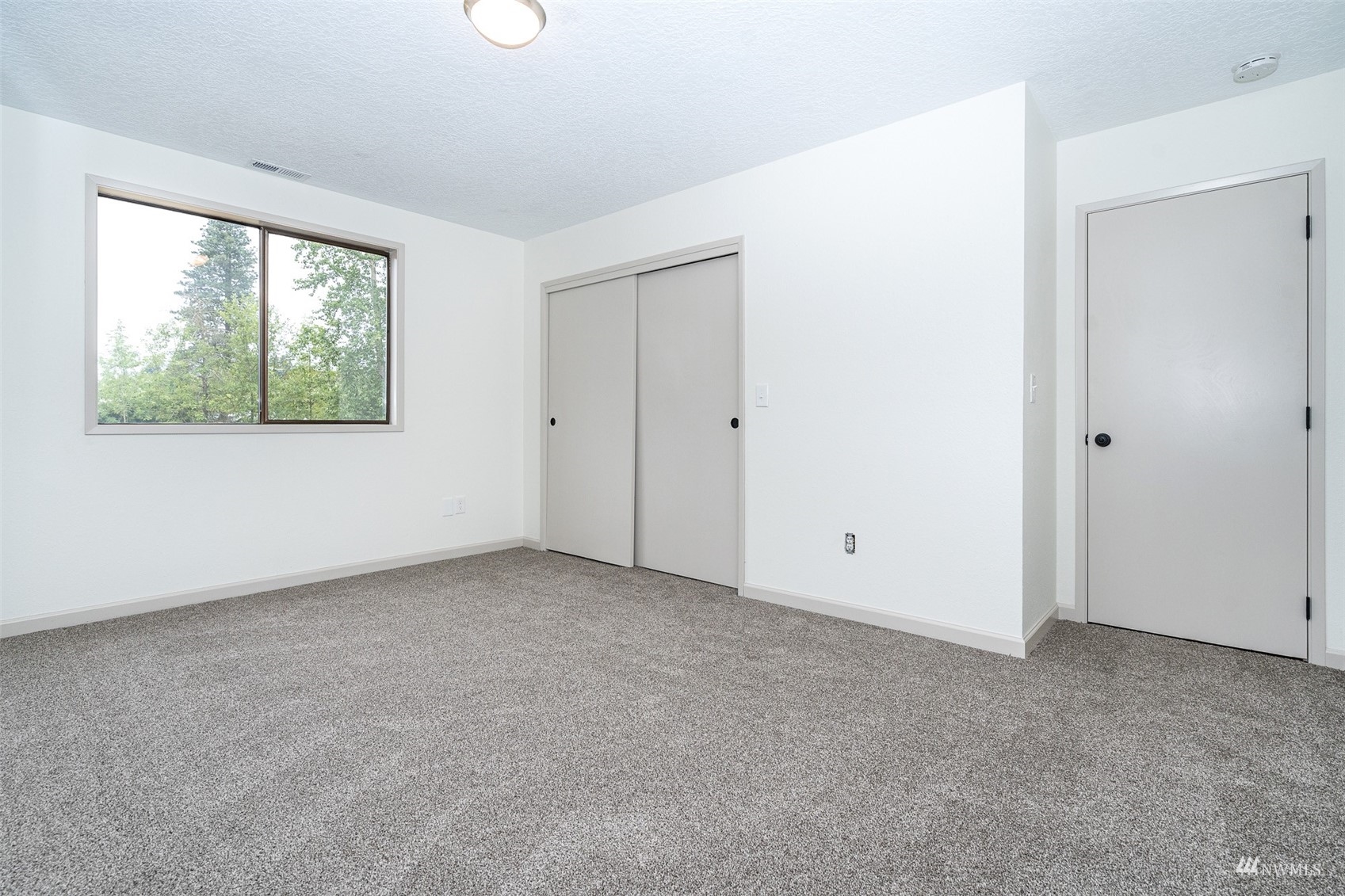 1861 Bishop Road Chehalis, WA 98532 - Photo 17 of 38 an empty room with windows