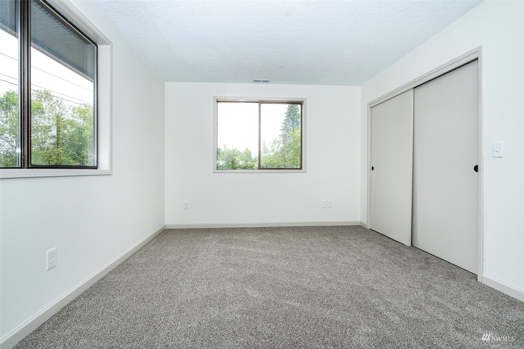 1861 Bishop Road Chehalis, WA 98532 - Photo 18 of 38 an empty room with a window