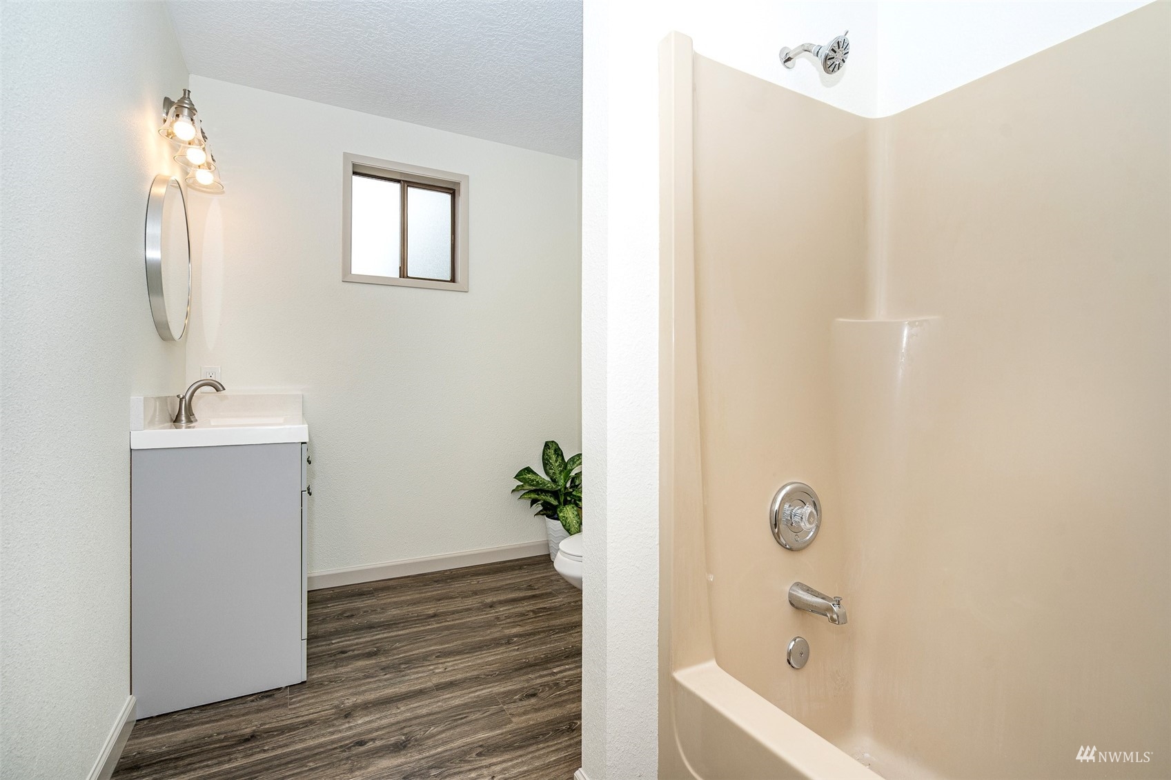 1861 Bishop Road Chehalis, WA 98532 - Photo 20 of 38 a bathroom with a sink and a mirror
