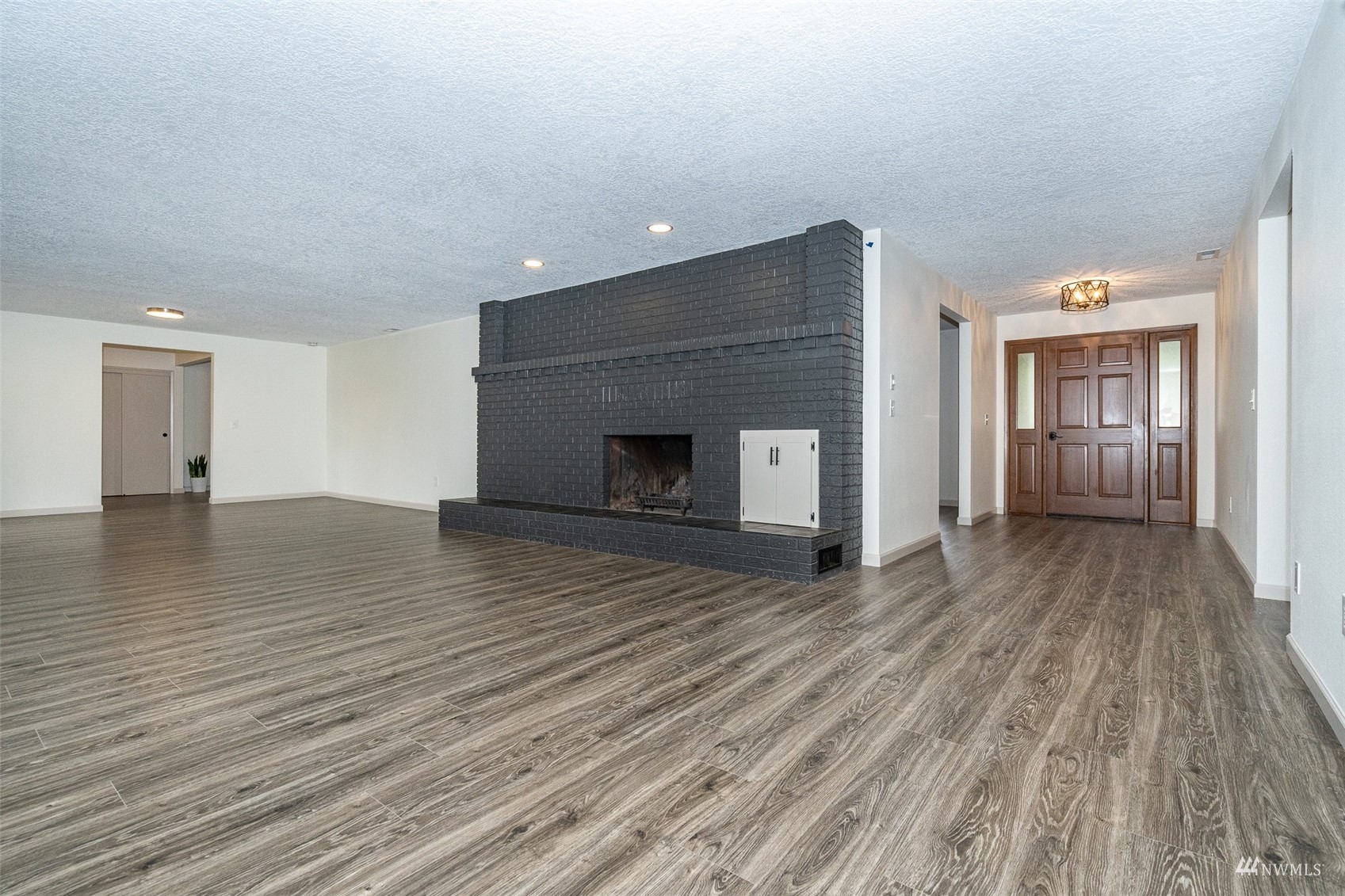 1861 Bishop Road Chehalis, WA 98532 - Photo 3 of 38 a view of a livingroom with wooden floor and a fireplace