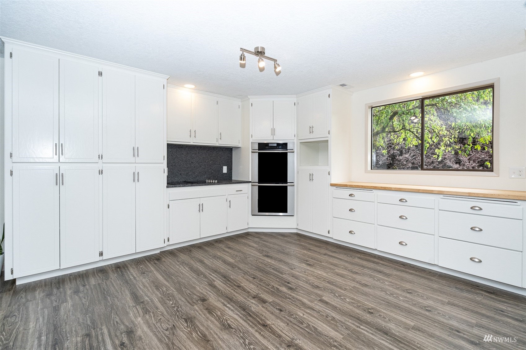 1861 Bishop Road Chehalis, WA 98532 - Photo 8 of 38 a view of a kitchen with wooden floor and electronic appliances