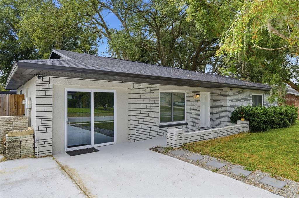 1113 Oakhill Street Seffner, FL 33584 - Photo 2 of 44