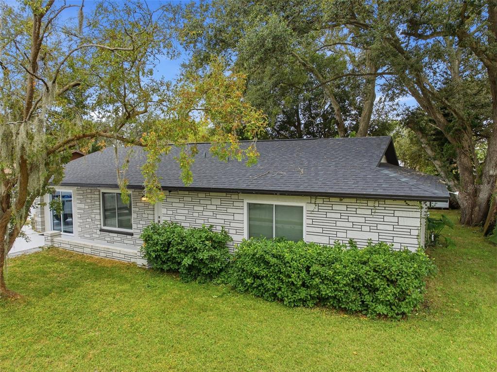 1113 Oakhill Street Seffner, FL 33584 - Photo 38 of 44 a front view of a house with a garden