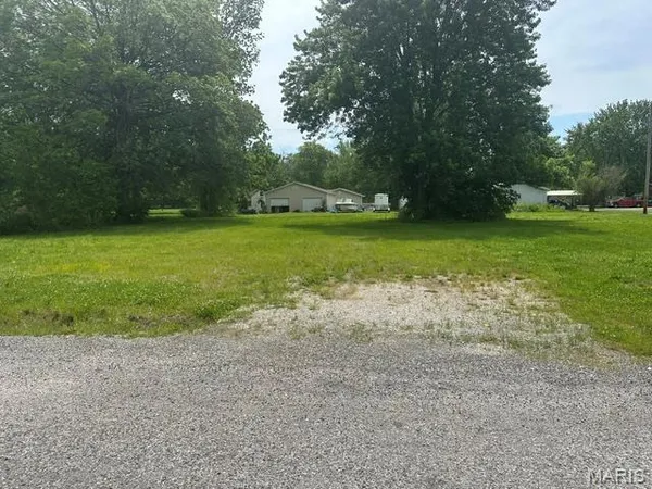 $20,000 | 412 East Donnewald Street, Worden, IL 62097