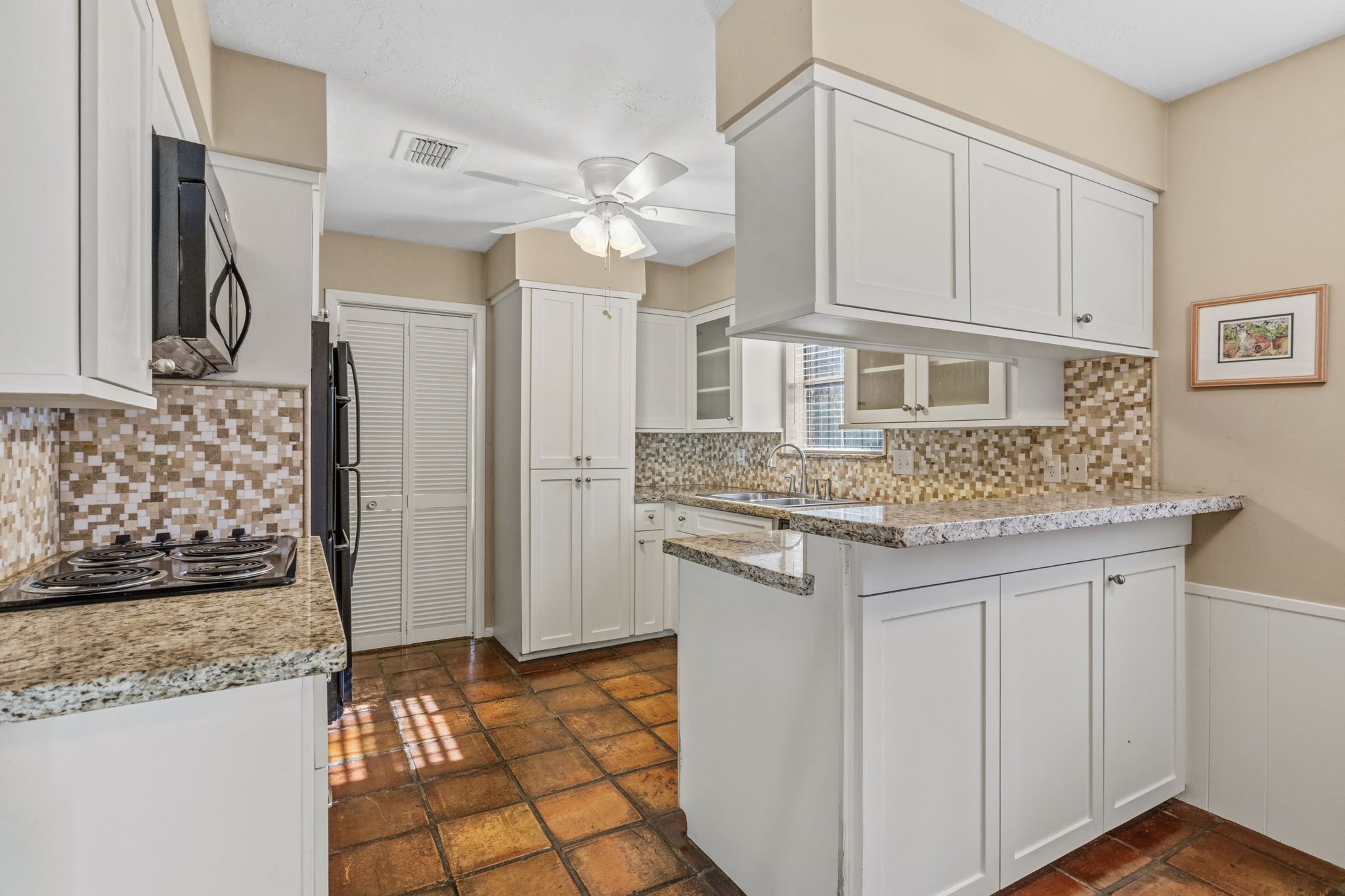 8834 Sandstone Road Houston, TX 77036 - Photo 8 of 31