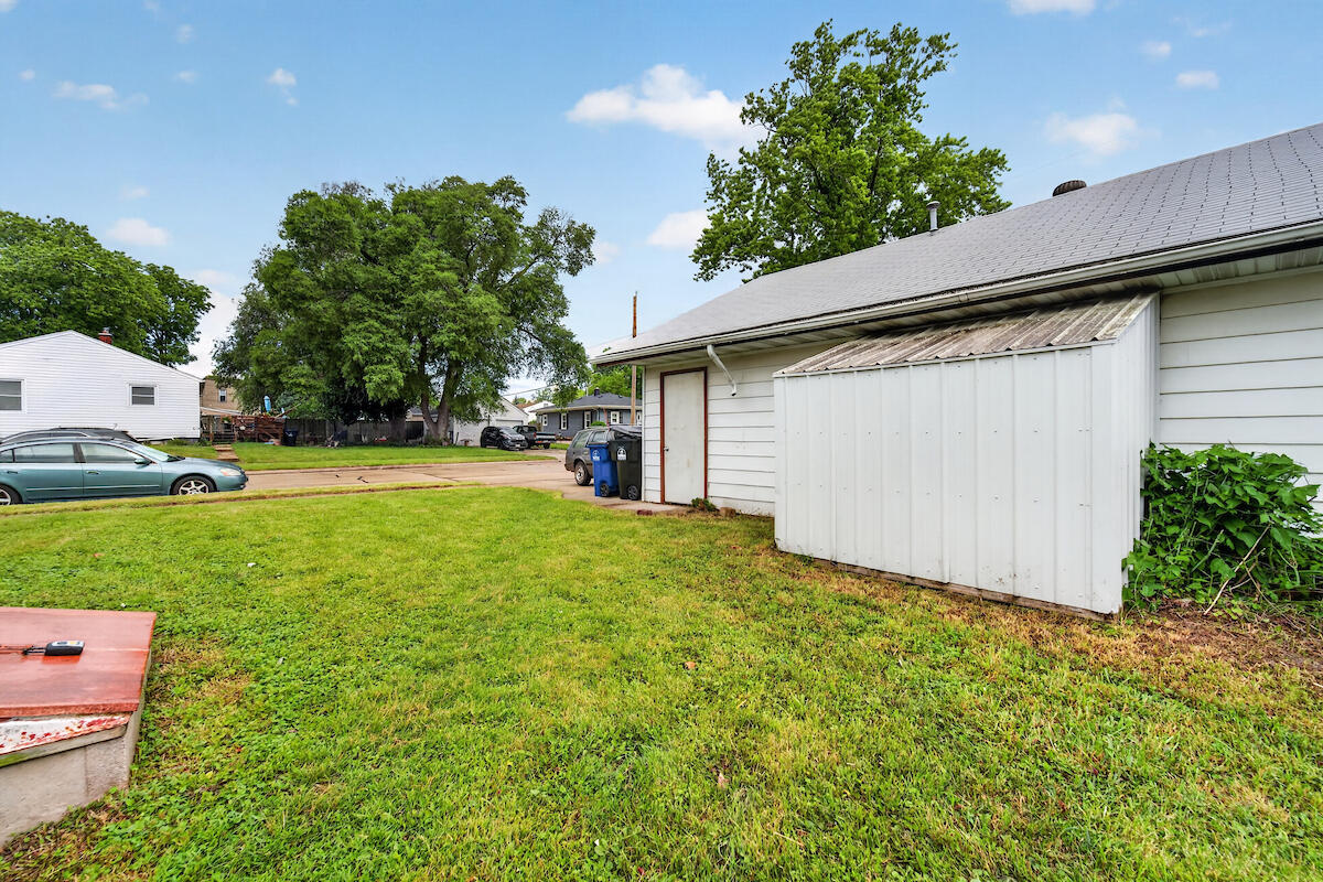 4124 21st Street Racine, WI 53405 - Photo 16 of 18 Garage Side