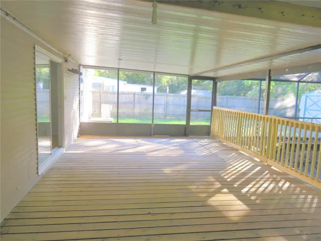 a view of a back yard