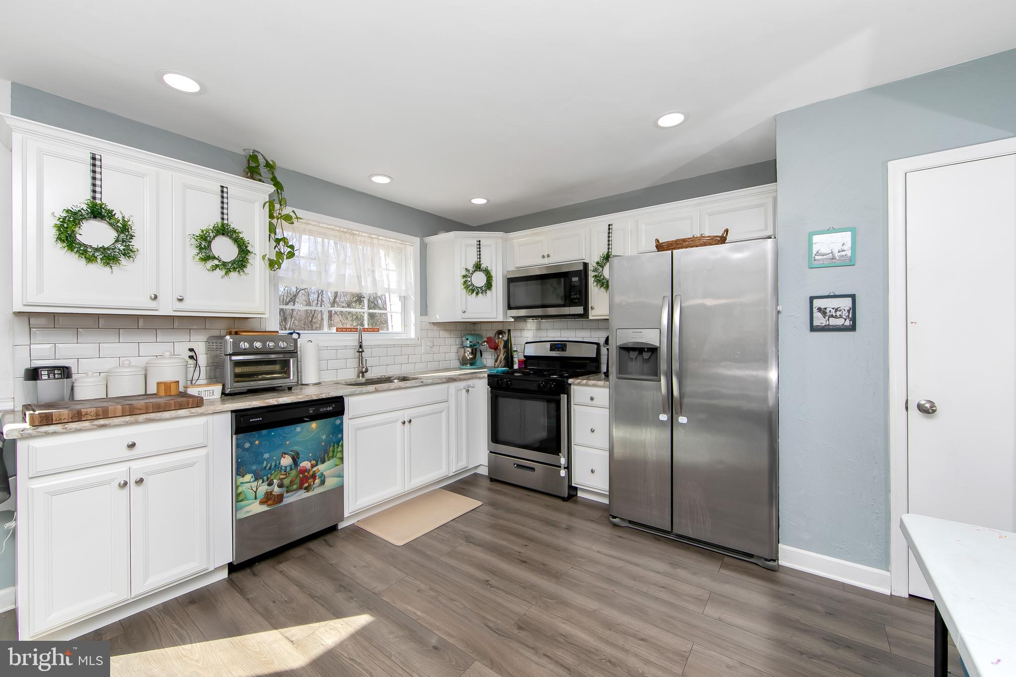 121 Capella Road Sewell, NJ 08080 - Photo 10 of 29