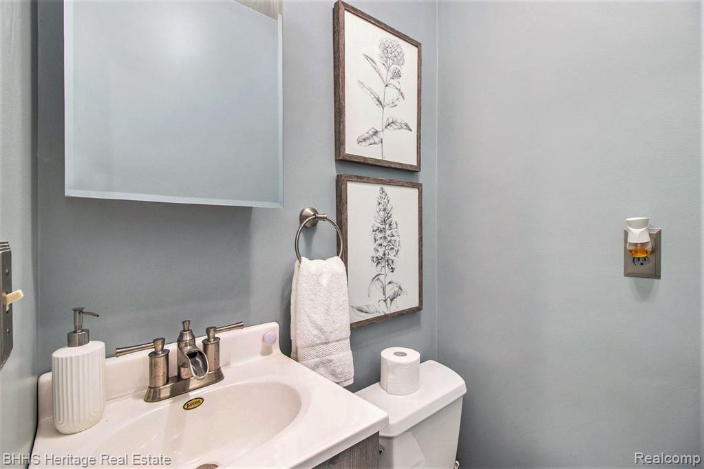 1217 Oakcrest Road Howell, MI 48843 - Photo 14 of 36