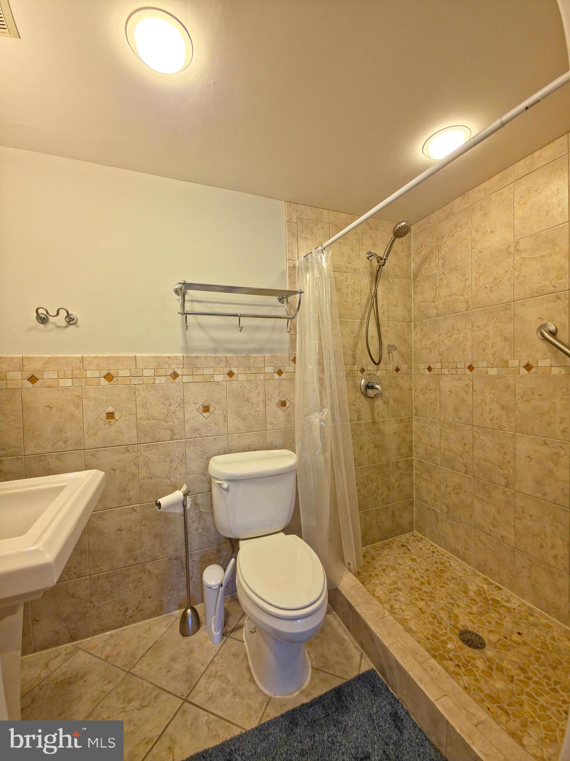 1640 Fieldthorn Drive Reston, VA 20194 - Photo 22 of 27