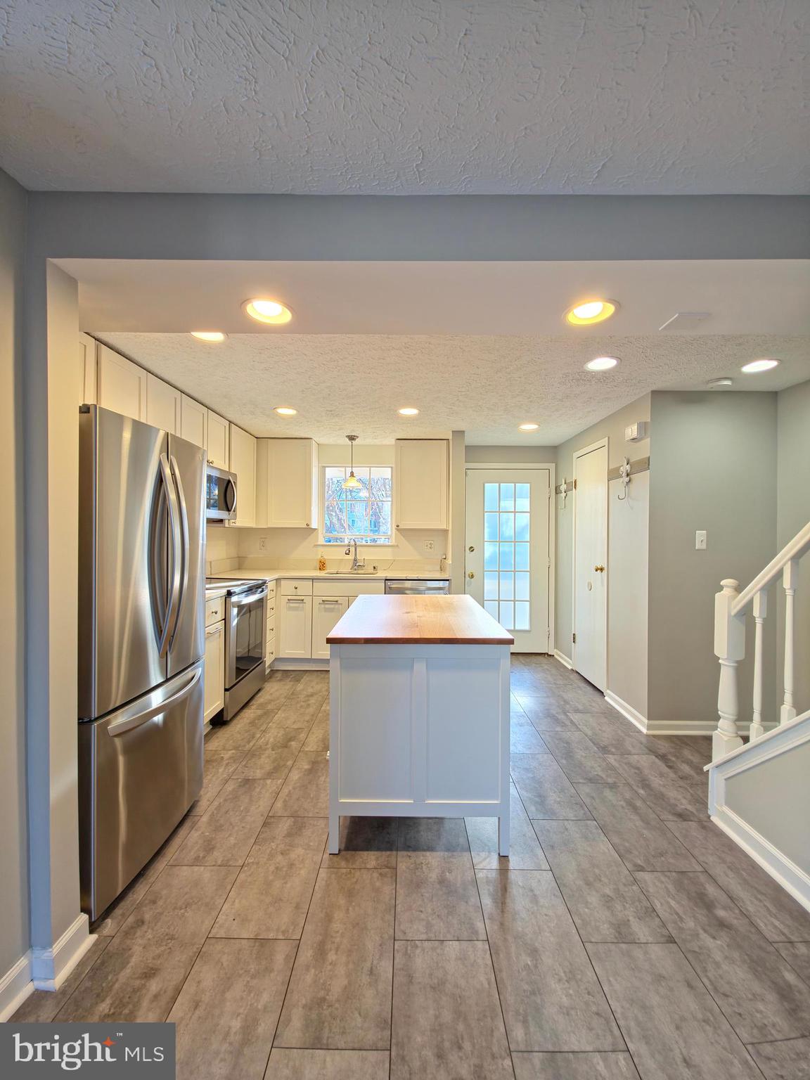 1640 Fieldthorn Drive Reston, VA 20194 - Photo 3 of 27