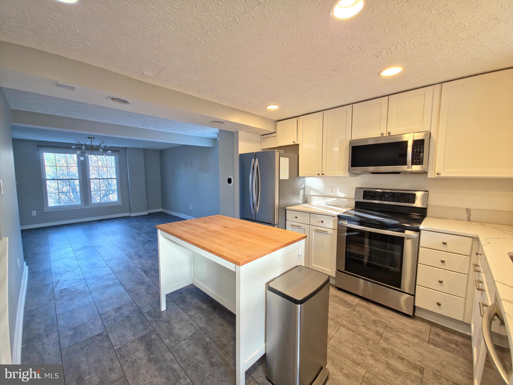 1640 Fieldthorn Drive Reston, VA 20194 - Photo 4 of 27