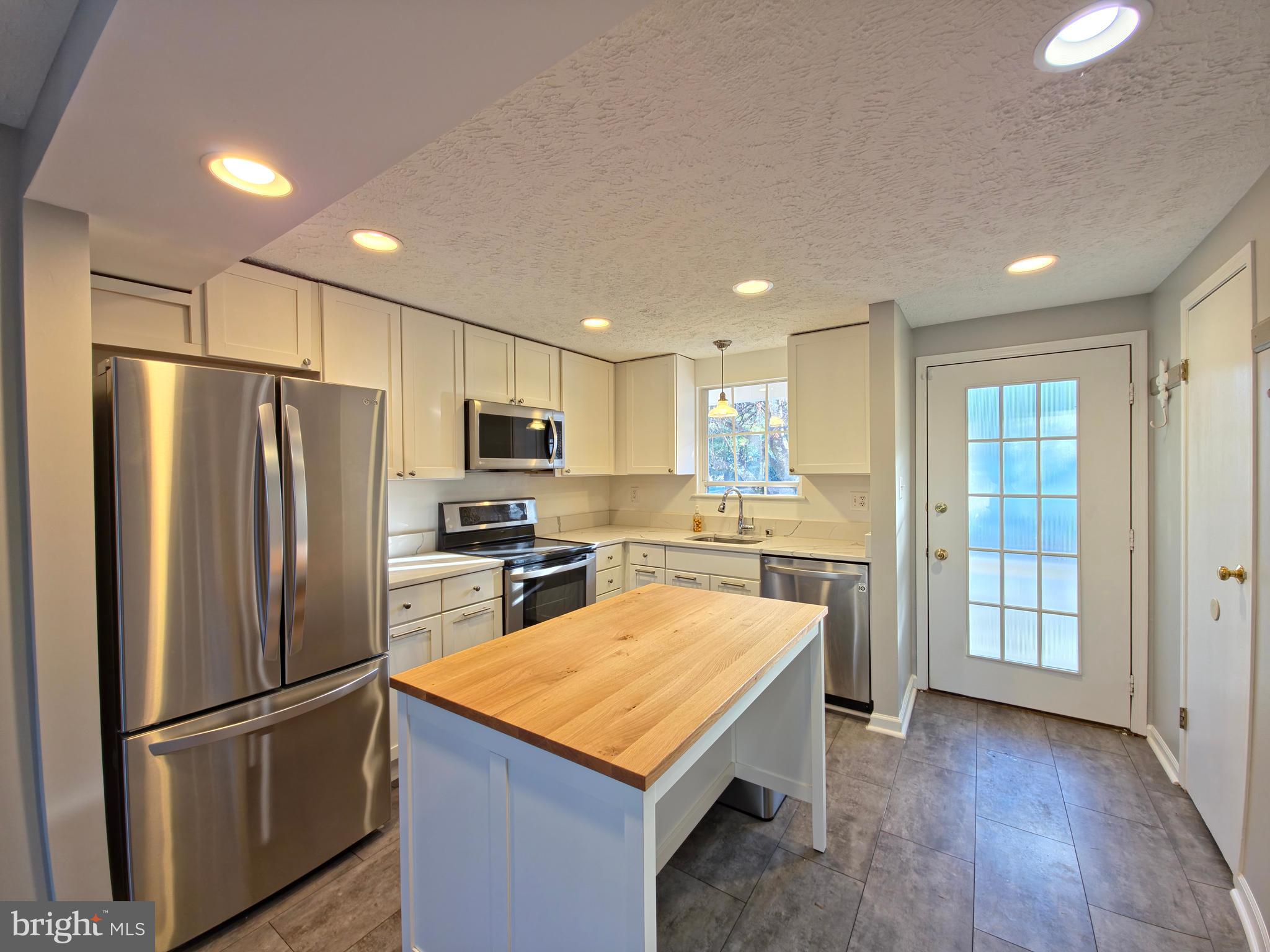 1640 Fieldthorn Drive Reston, VA 20194 - Photo 6 of 27