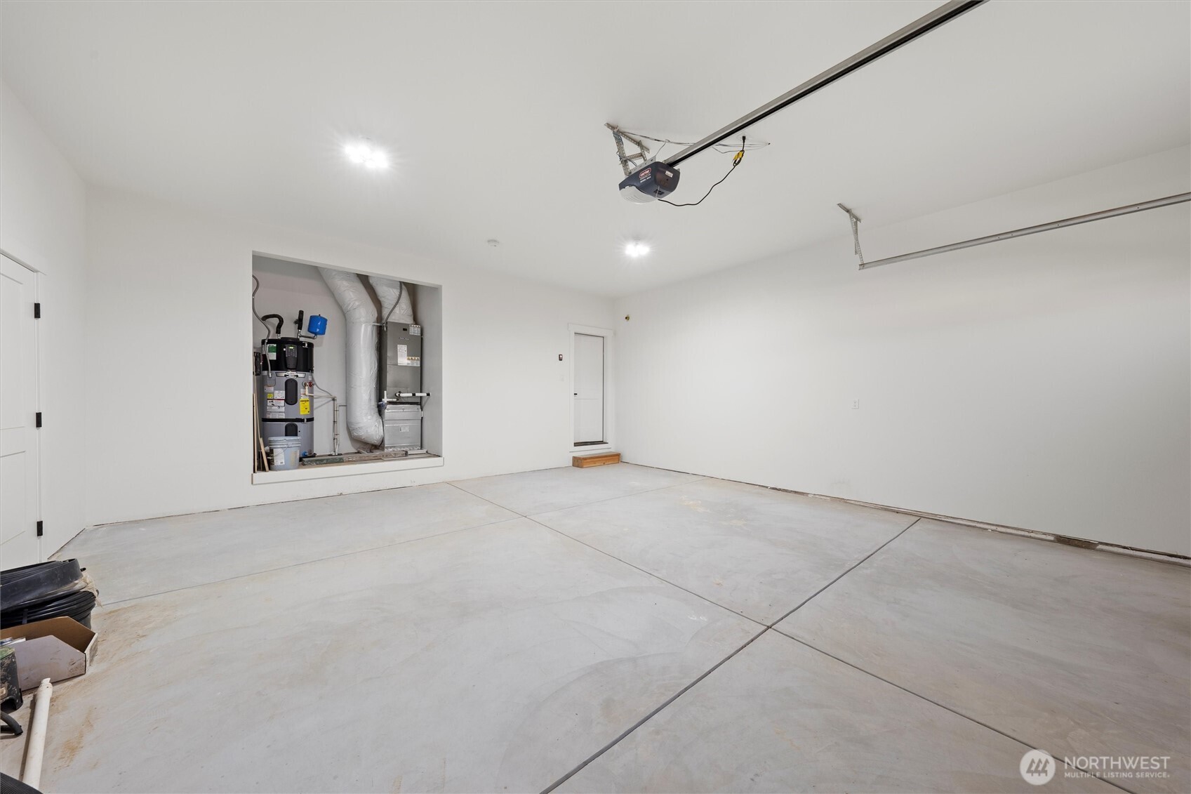 2391 Hunters Street Ephrata, WA 98823 - Photo 29 of 40 a view of an empty room with a window