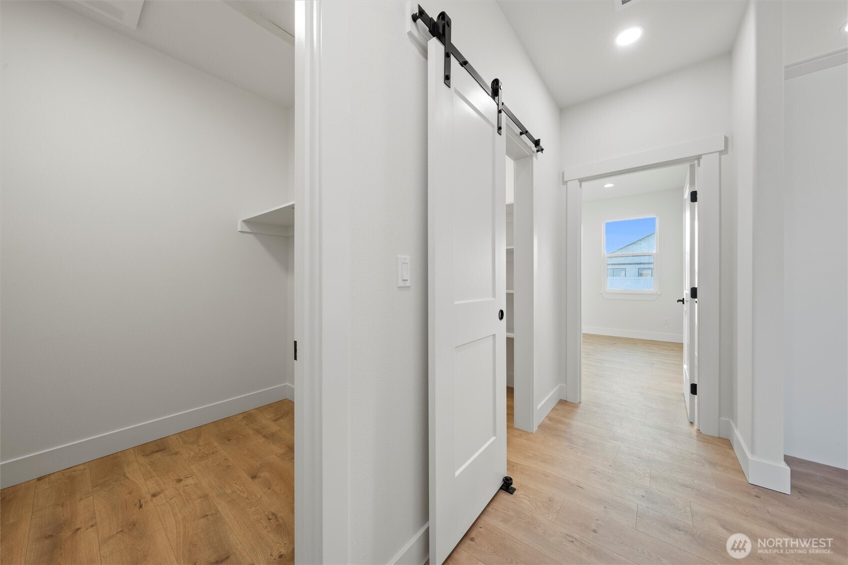 2391 Hunters Street Ephrata, WA 98823 - Photo 30 of 40 a view of hallway with shower