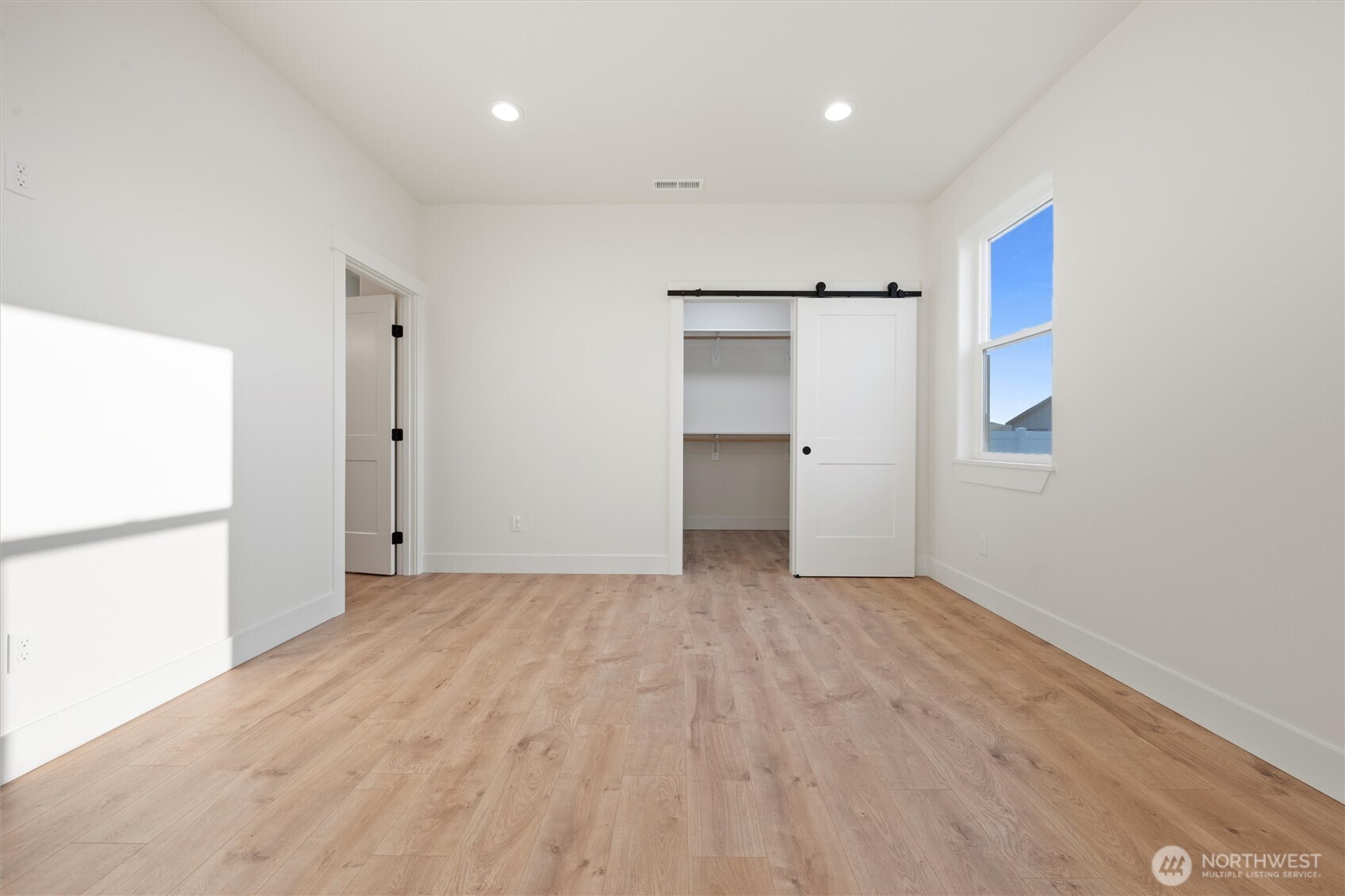2391 Hunters Street Ephrata, WA 98823 - Photo 31 of 40 a view of an empty room with a kitchen