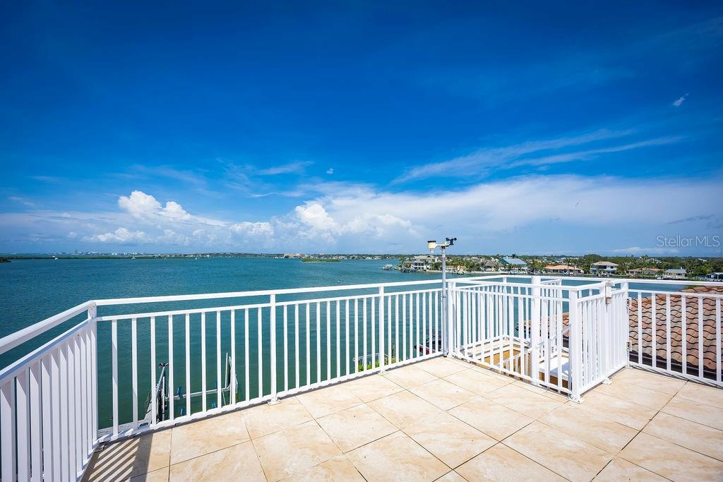 306 Harbor Drive Indian Rocks Beach, FL 33785 - Photo 27 of 49 a view of a balcony with city view