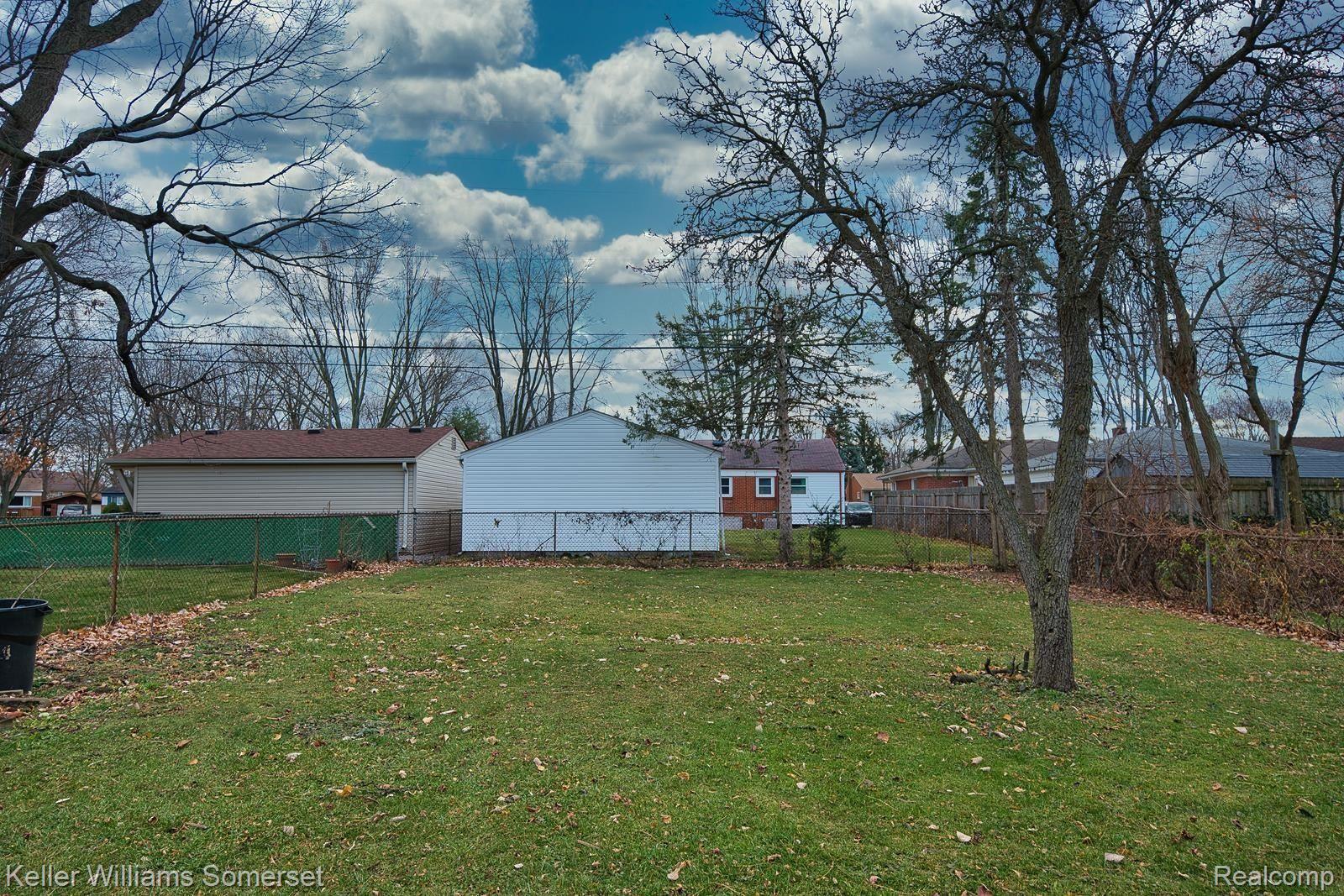 602 Roth Boulevard Clawson, MI 48017 - Photo 3 of 24 DSC04520.jpg