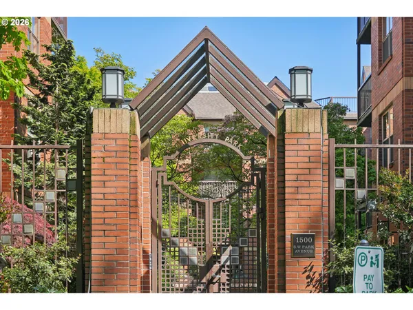 $289,000 | 1500 Southwest Park Avenue, Unit 226, Portland, OR 97201