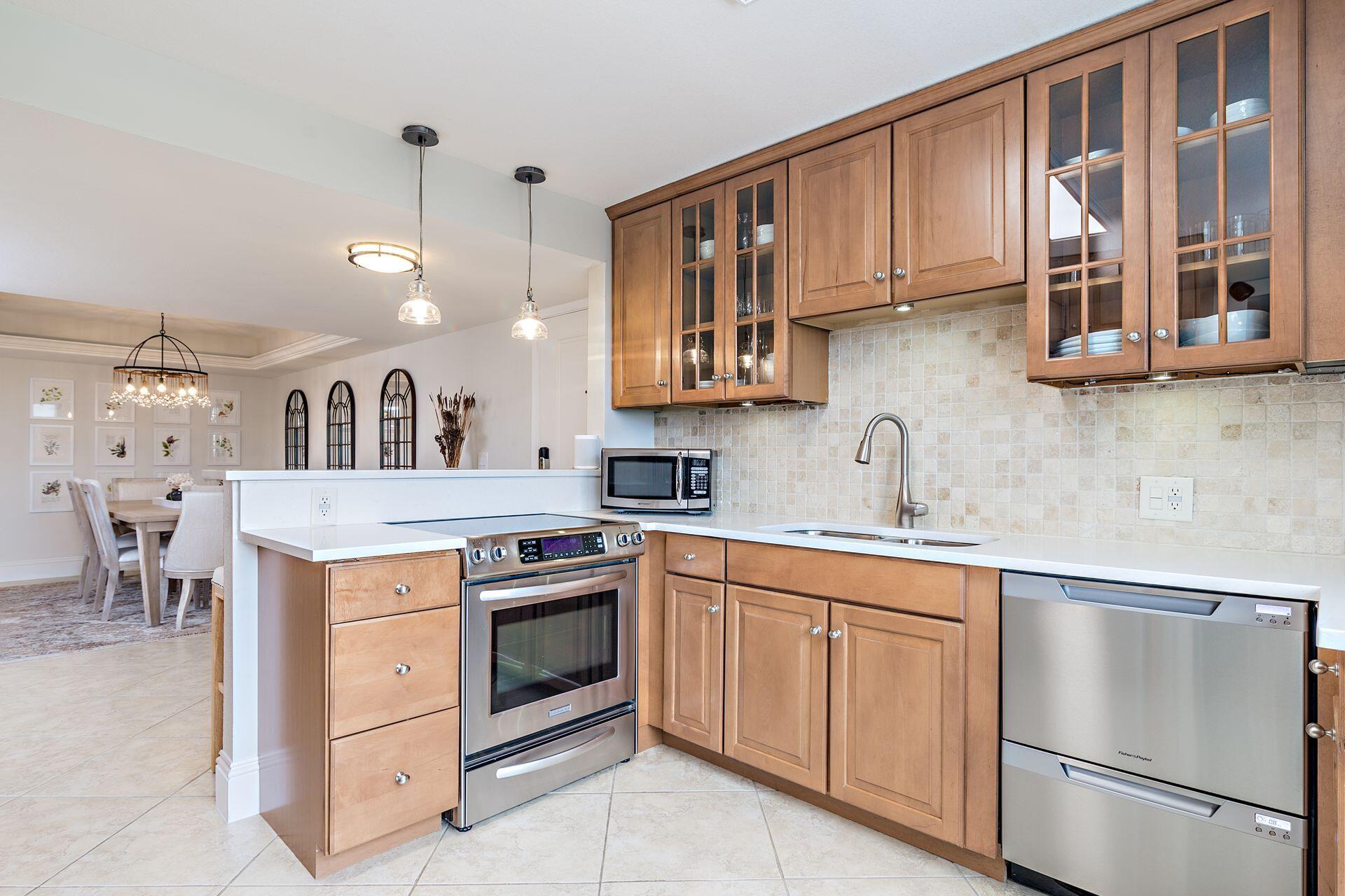 911 Ocean Drive, Unit 306 Juno Beach, FL 33408 - Photo 4 of 25 Kitchen