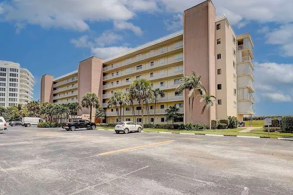 $2,200 | 10102 South Ocean Drive, Unit 107, Jensen Beach, FL 34957
