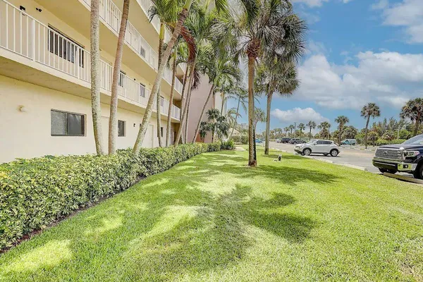 $2,200 | 10102 South Ocean Drive, Unit 107, Jensen Beach, FL 34957