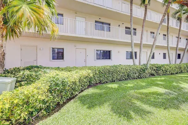 $2,200 | 10102 South Ocean Drive, Unit 107, Jensen Beach, FL 34957
