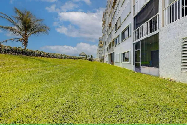 $2,200 | 10102 South Ocean Drive, Unit 107, Jensen Beach, FL 34957