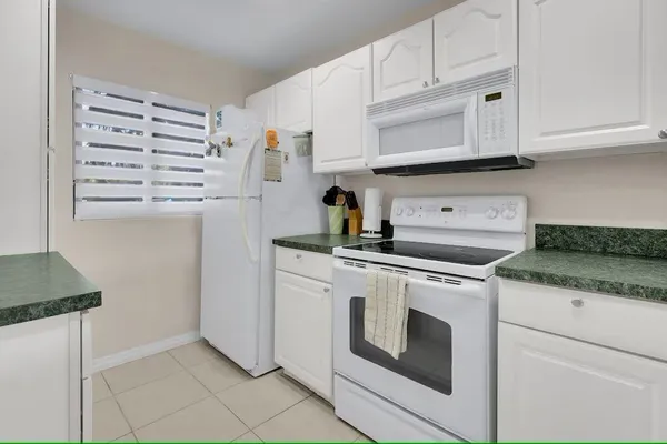 $2,200 | 10102 South Ocean Drive, Unit 107, Jensen Beach, FL 34957