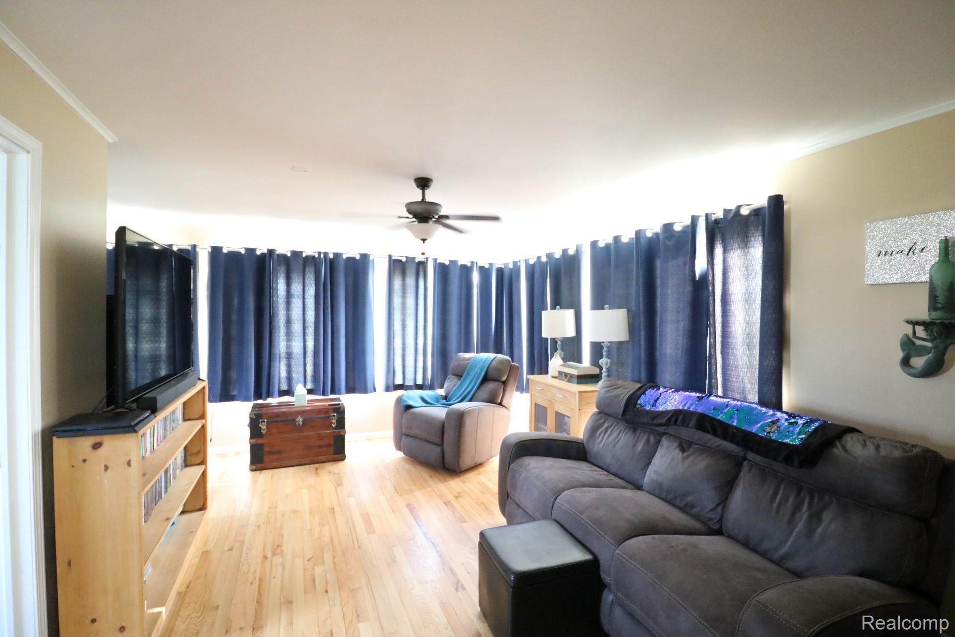 4009 West Castle Road Fostoria, MI 48435 - Photo 11 of 20 IMG_2586.JPG