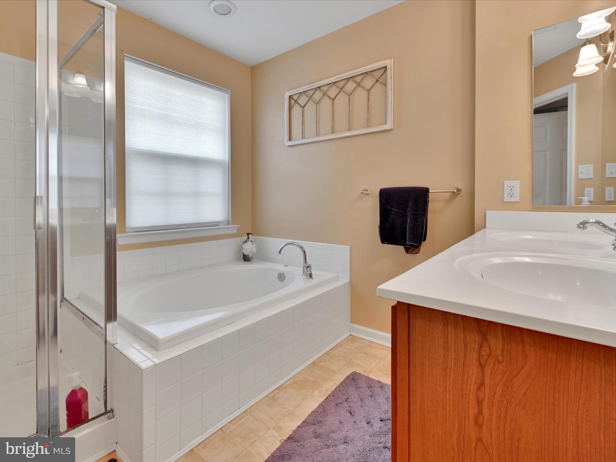 2308 Orchard View Road Reading, PA 19606 - Photo 15 of 28 Primary Bathroom