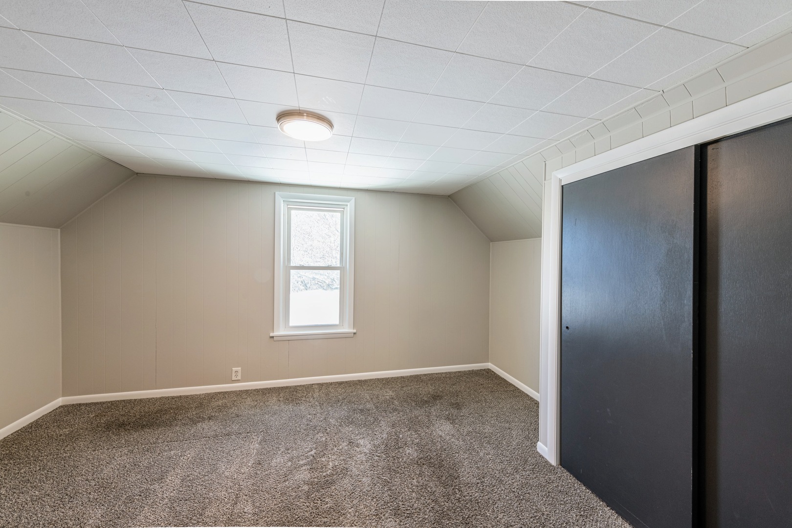 3017 Gabriel Avenue Zion, IL 60099 - Photo 16 of 23 an empty room with windows and closet