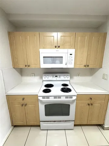 $1,600 | 770 Southeast 2nd Avenue, Unit A107, Deerfield Beach, FL 33441