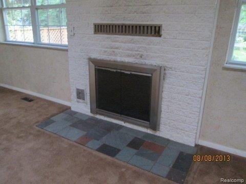 985 Heights Road Lake Orion, MI 48362 - Photo 4 of 16 IMG_8337.JPG