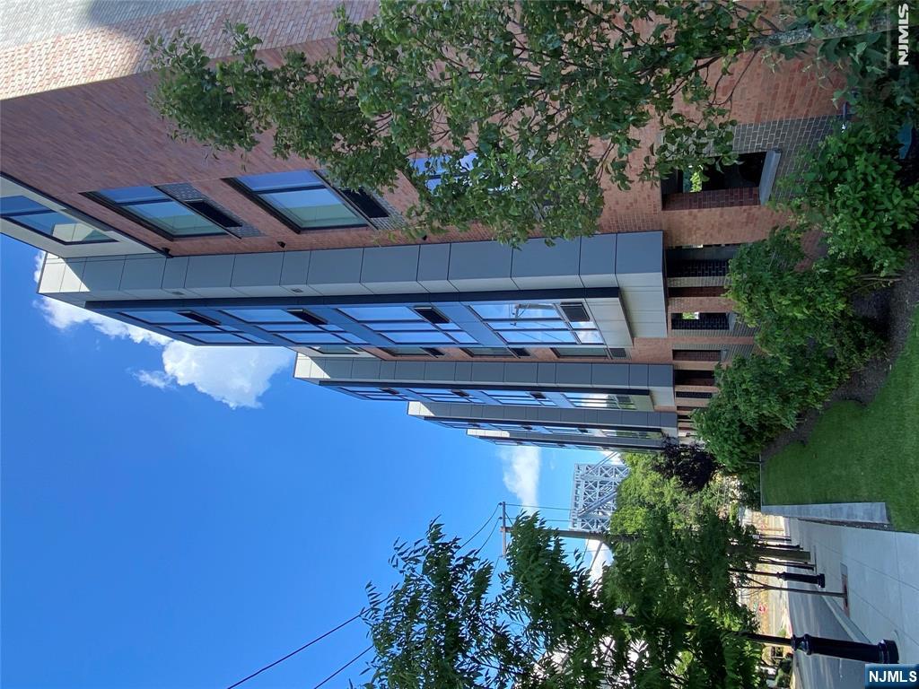 2150 North Central Road, Unit 411 Fort Lee, NJ 07024 - Photo 2 of 7