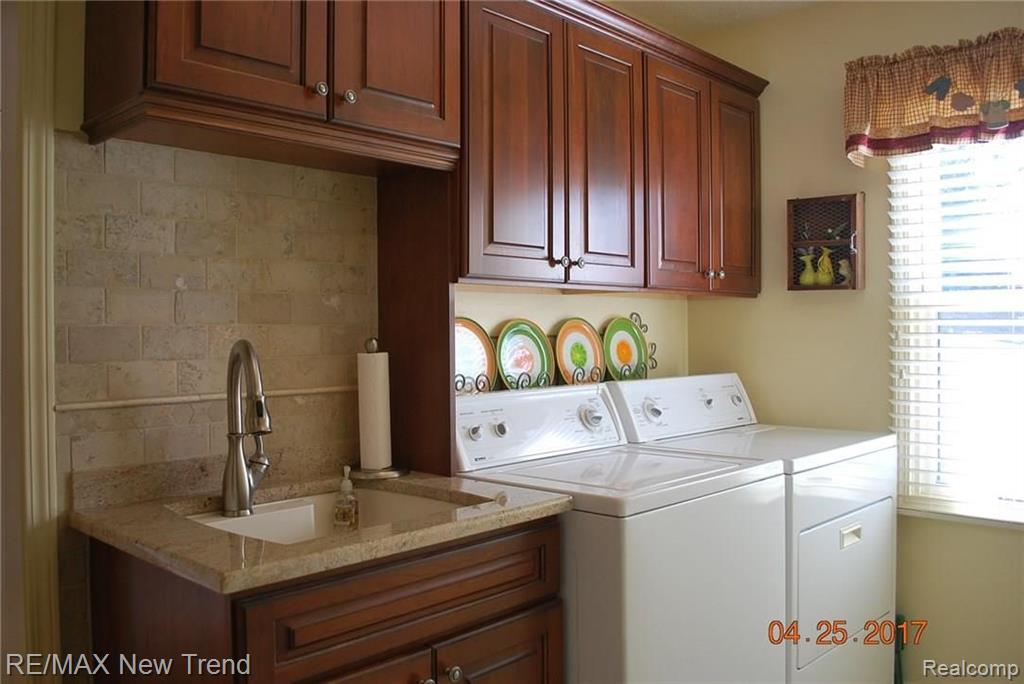 22195 River Ridge Trail Farmington Hills, MI 48335 - Photo 13 of 24