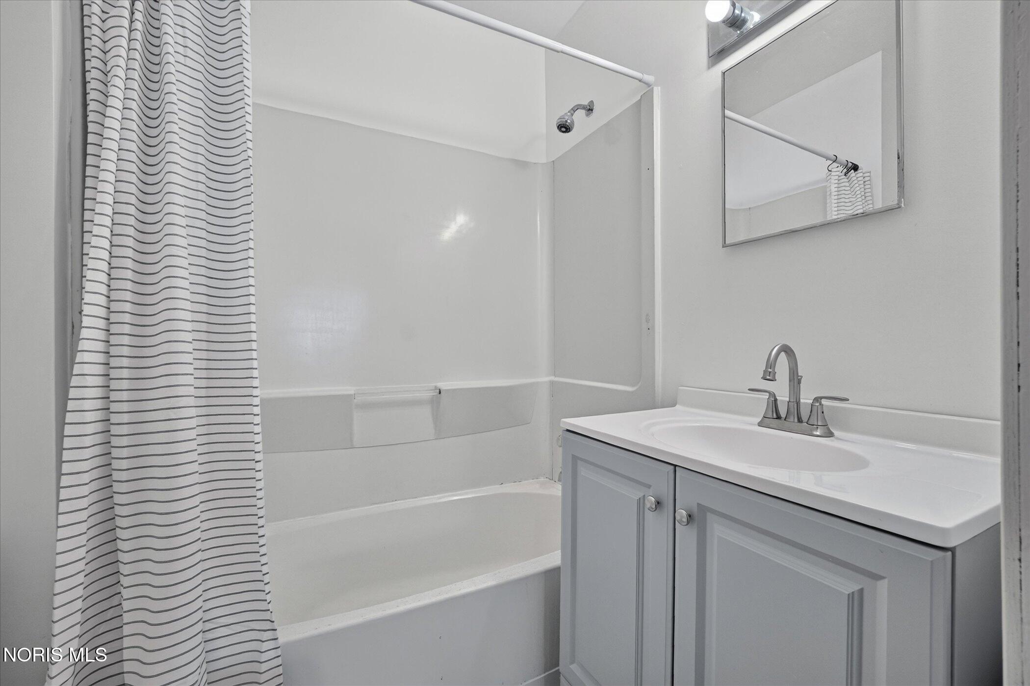 1733 Loxley Road Toledo, OH 43613 - Photo 26 of 32 Gallery Image 26