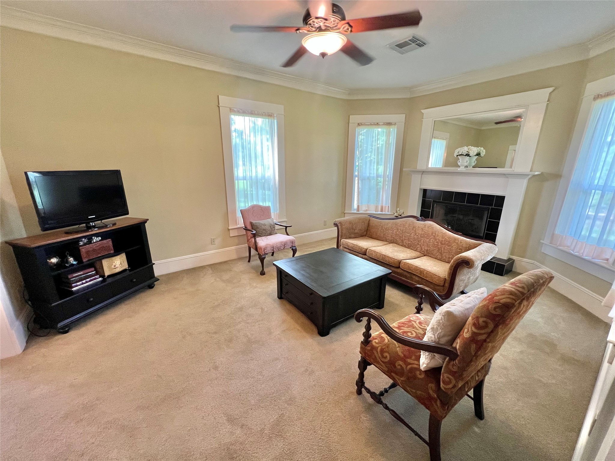 560 Jimmy Phillips Boulevard Angleton, TX 77515 - Photo 11 of 38 a living room with furniture and a flat screen tv