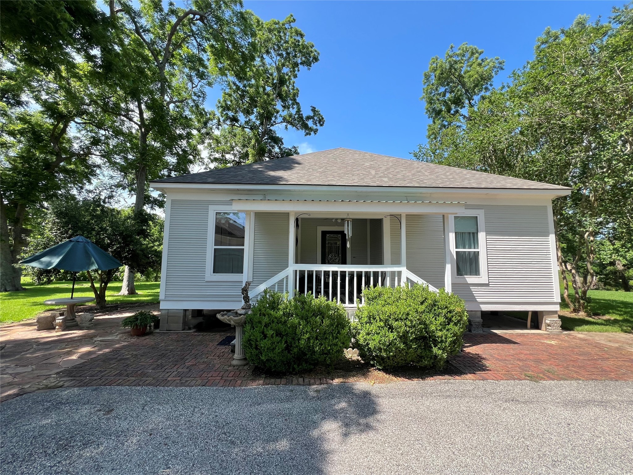 560 Jimmy Phillips Boulevard Angleton, TX 77515 - Photo 2 of 38 front view of a house with a yard