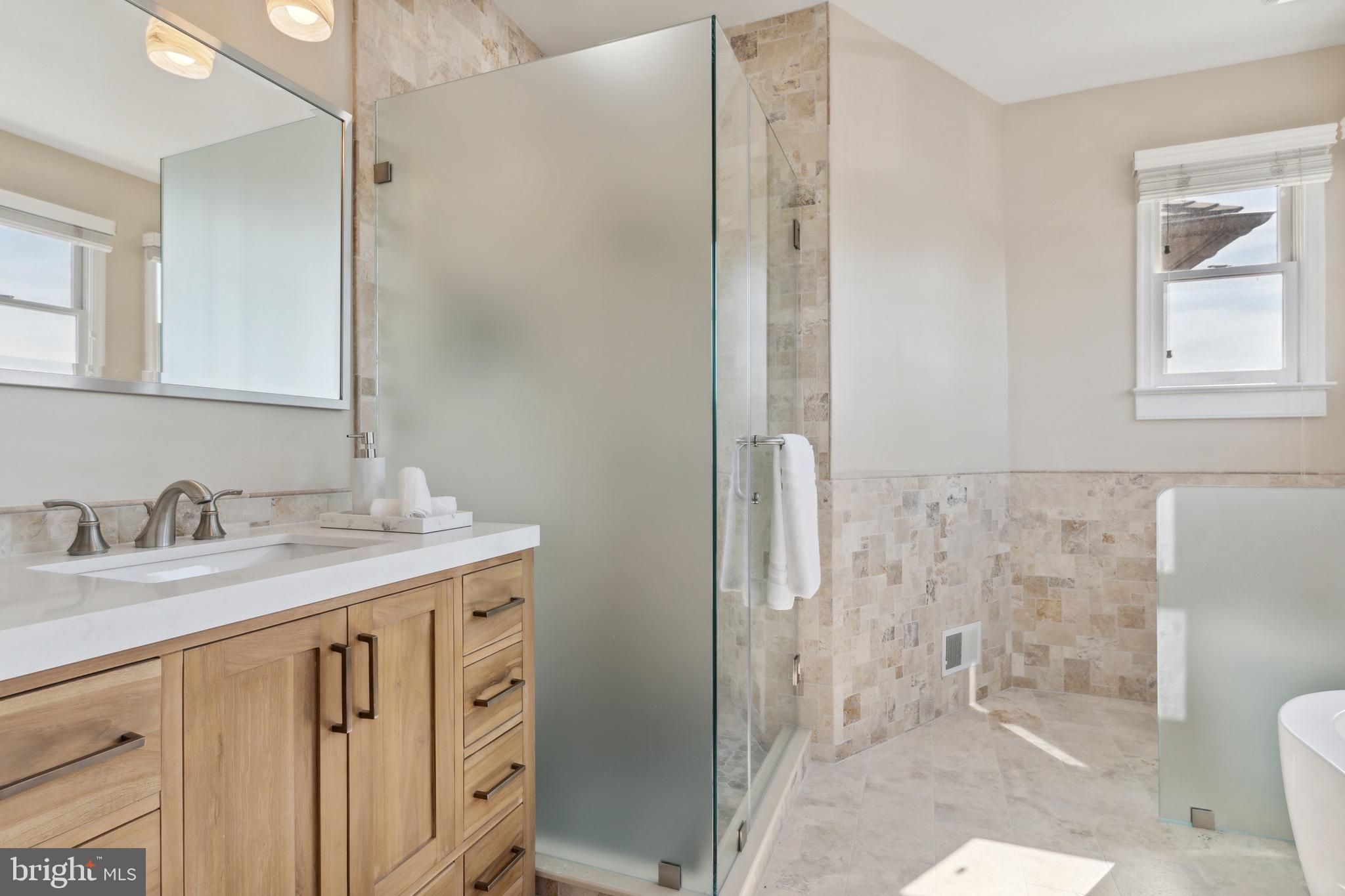 27 Logan Circle Northwest, Unit 14 Washington, DC 20005 - Photo 18 of 34