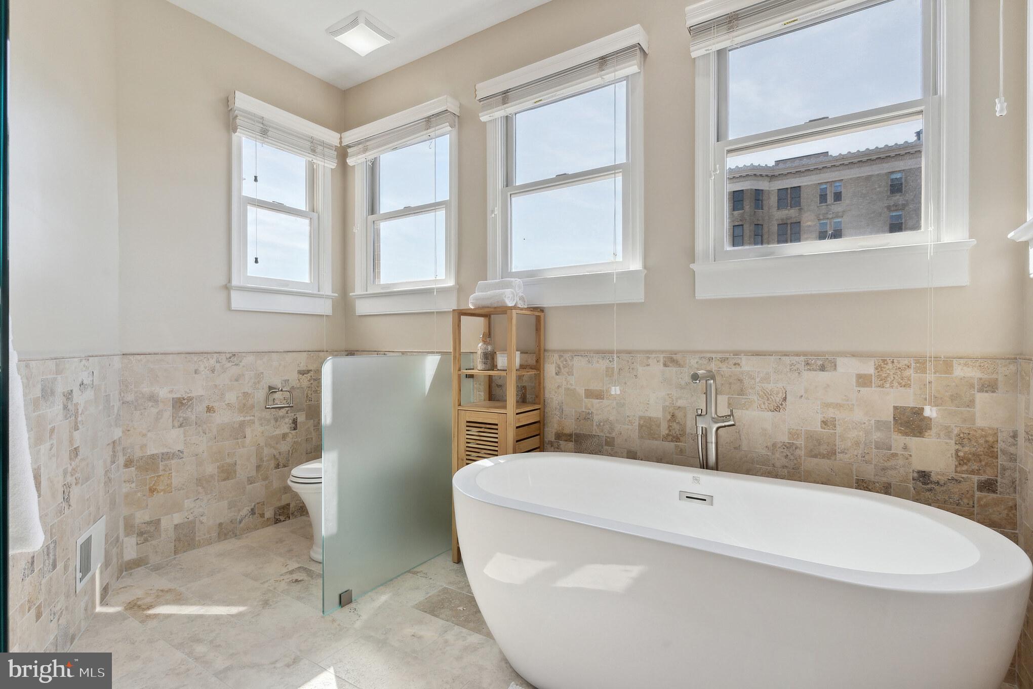 27 Logan Circle Northwest, Unit 14 Washington, DC 20005 - Photo 19 of 34