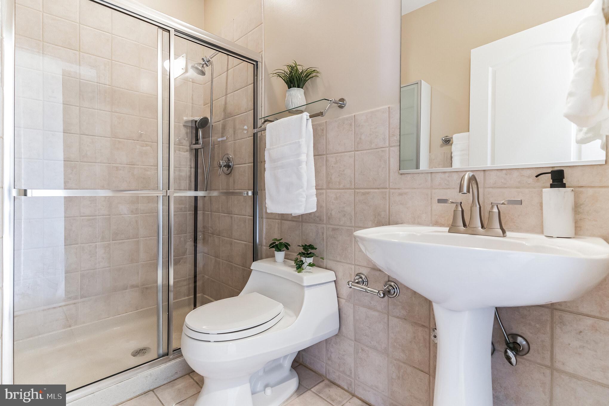 27 Logan Circle Northwest, Unit 14 Washington, DC 20005 - Photo 24 of 34