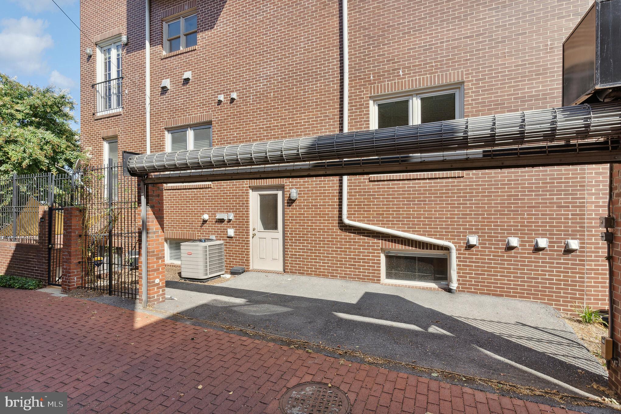 27 Logan Circle Northwest, Unit 14 Washington, DC 20005 - Photo 33 of 34