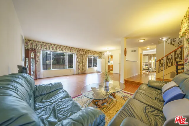 $949,900 | 10228 Hanna Avenue, Chatsworth, CA 91311