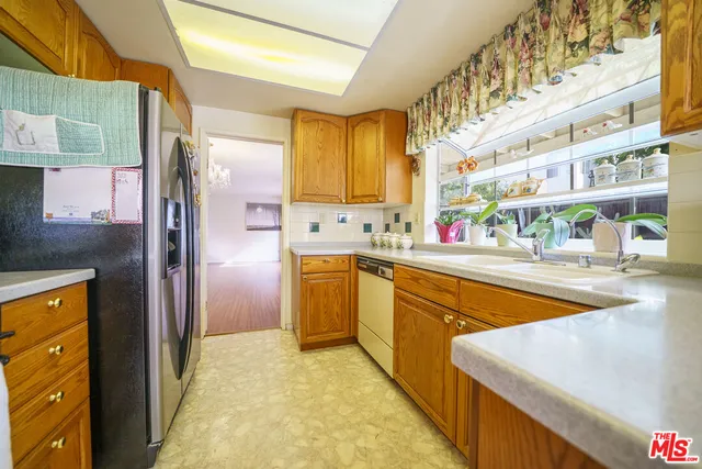 $949,900 | 10228 Hanna Avenue, Chatsworth, CA 91311