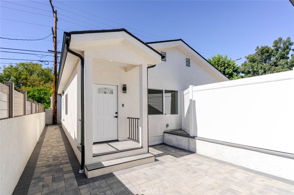 a house view with a outdoor space
