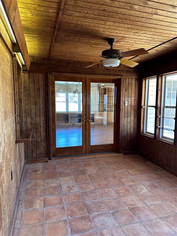 2301 Post Oak Road Abilene, TX 79605 - Photo 28 of 36 Sunroom separates both units.